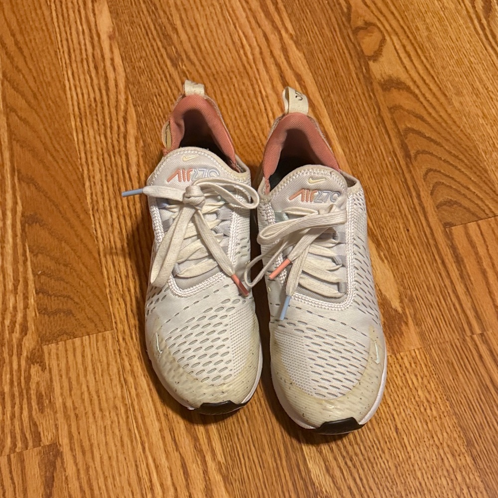 Nike 270s